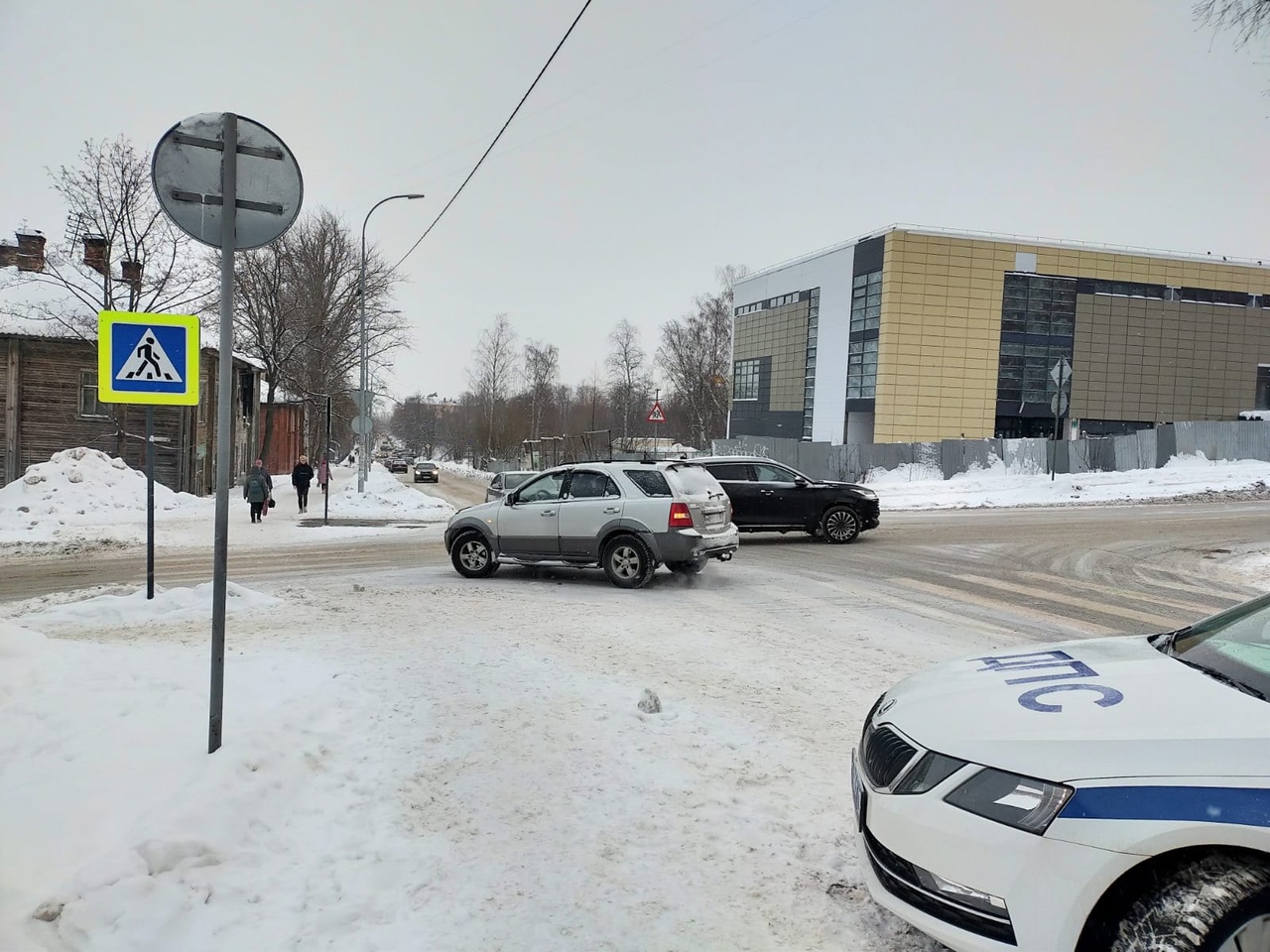 Женщину сбили на пешеходном переходе в центре Петрозаводска