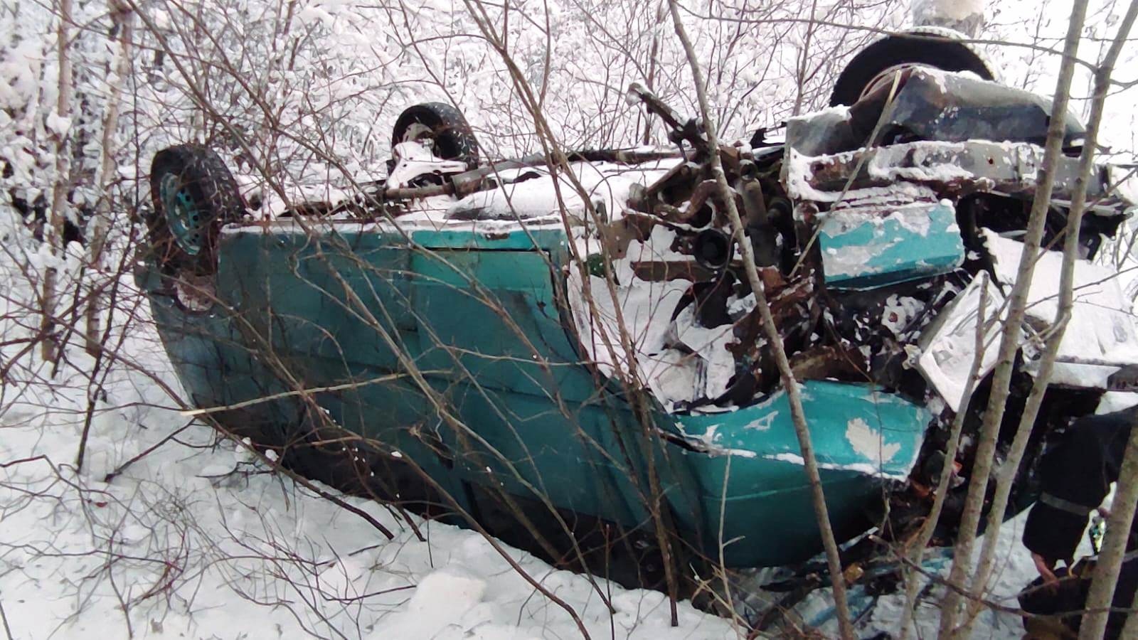 Авто, потеряв колесо, приземлилось на крышу после кульбита в городе  горняков Карелии | 15.12.2023 | Новости Петрозаводска - БезФормата