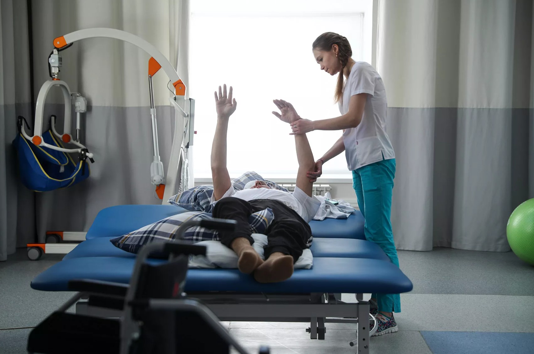 Более тысячи человек получили медицинскую реабилитацию в петрозаводской поликлинике