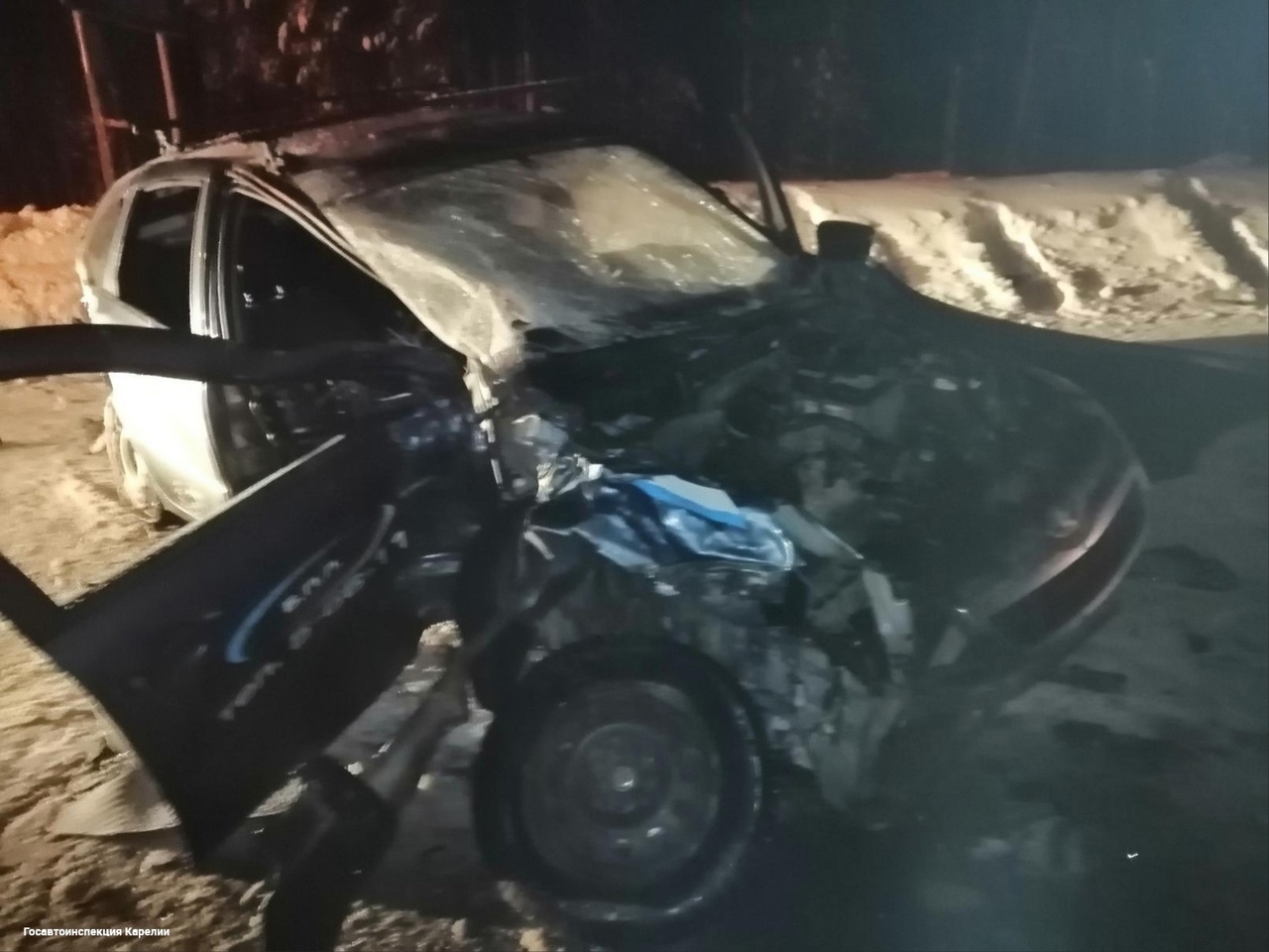 Авария с легковушкой и микроавтобусом произошла на трассе «Кола» в Карелии