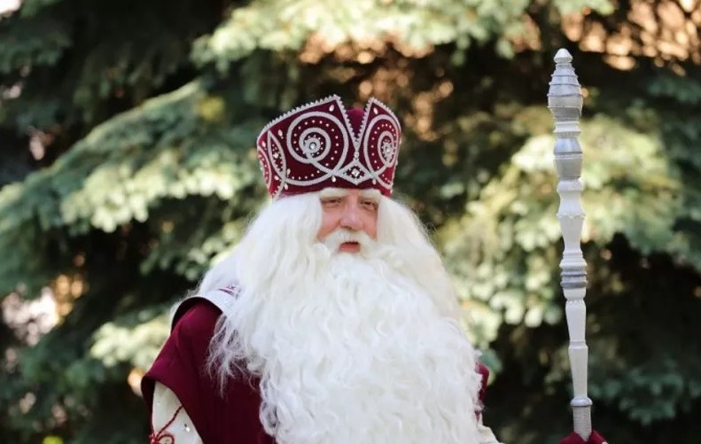 Петрозаводчане создали 123 праздничных посоха для новогоднего волшебника