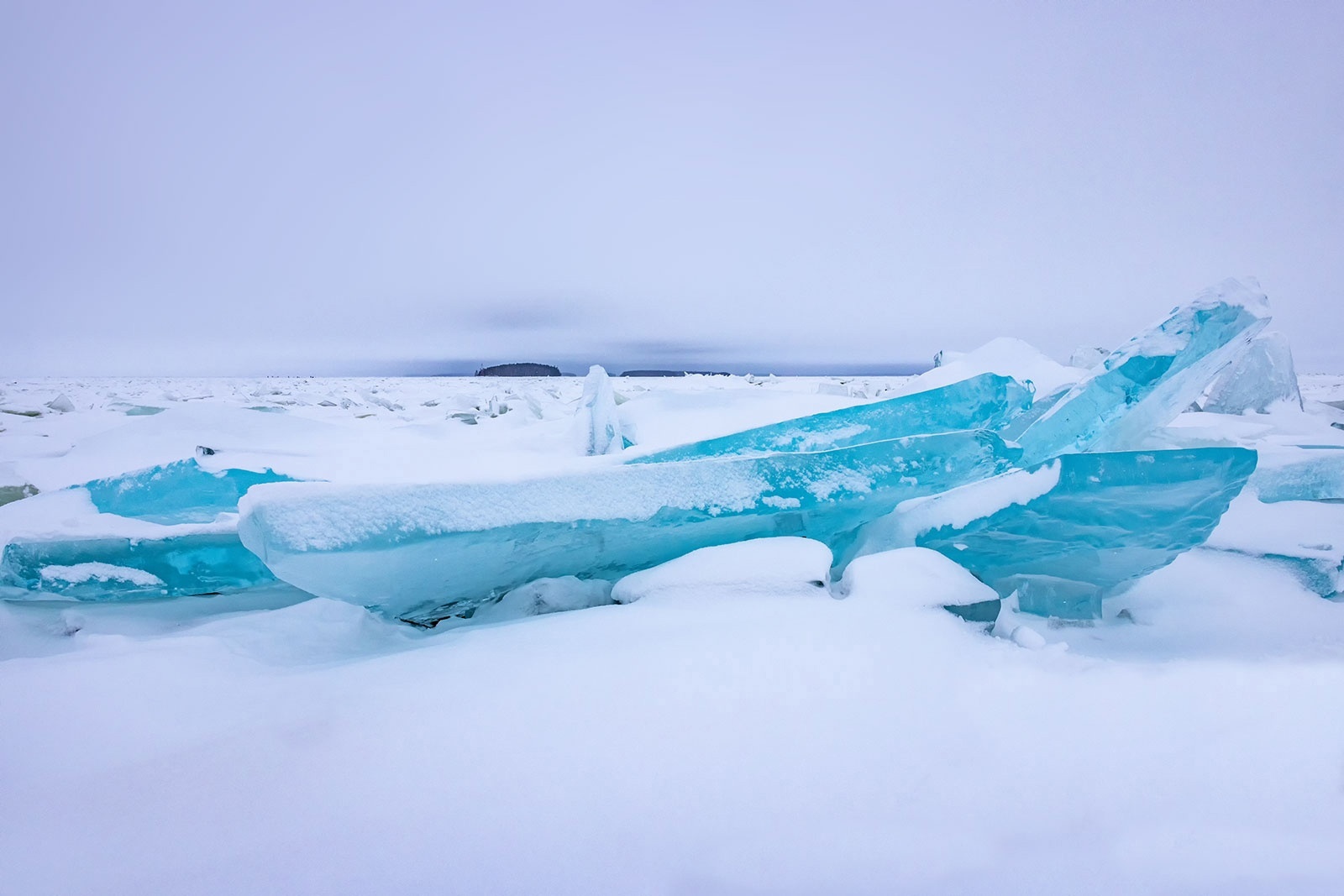 Фотограф Карелии показал, куда по Онежскому озеру зимой добраться проще, чем летом 