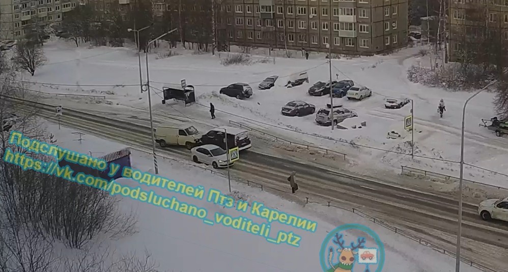 Лобовое столкновение двух микроавтобусов произошло в Петрозаводске