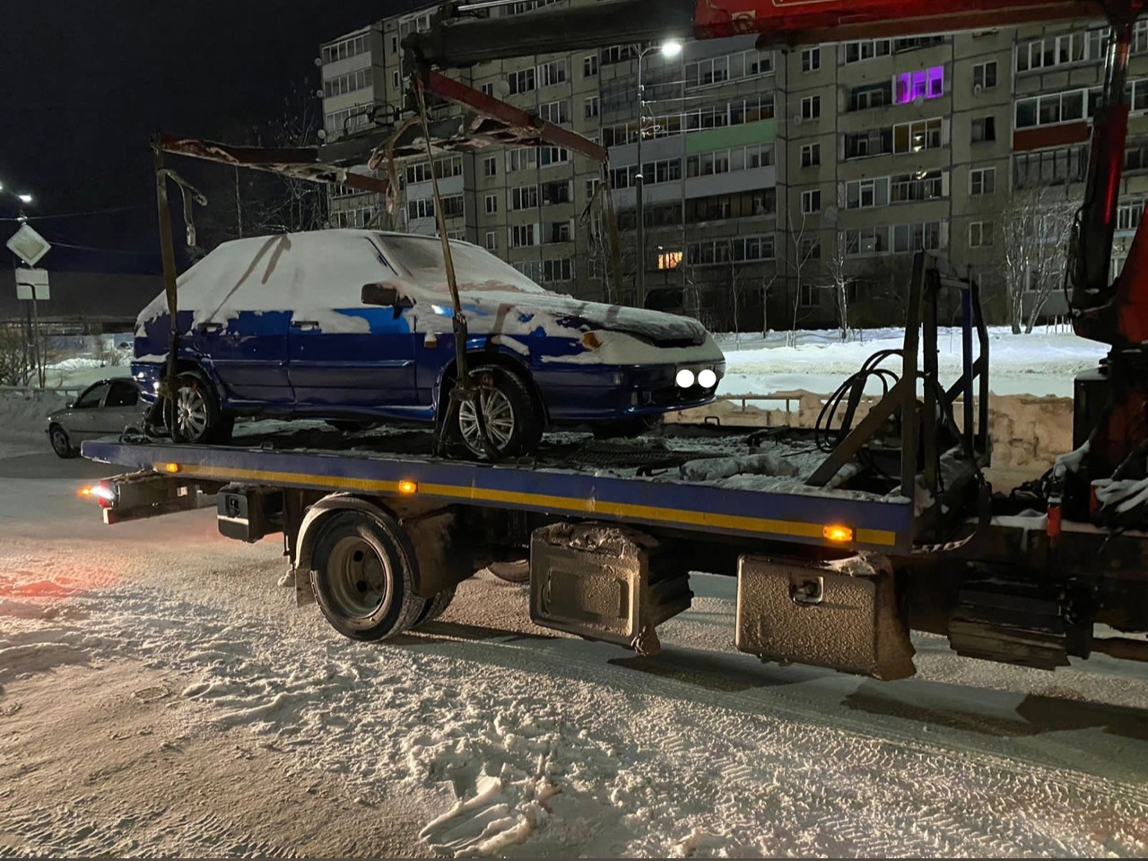 Восемь водителей, помешавших убирать улицу в Петрозаводске от снега, остались без машин