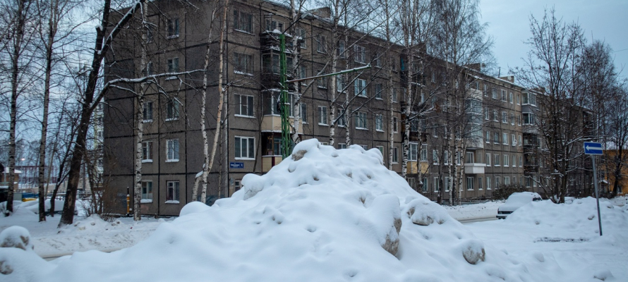 Глава Карелии объяснил проблемы с вывозом снега из Петрозаводска отсутствием лишних денег