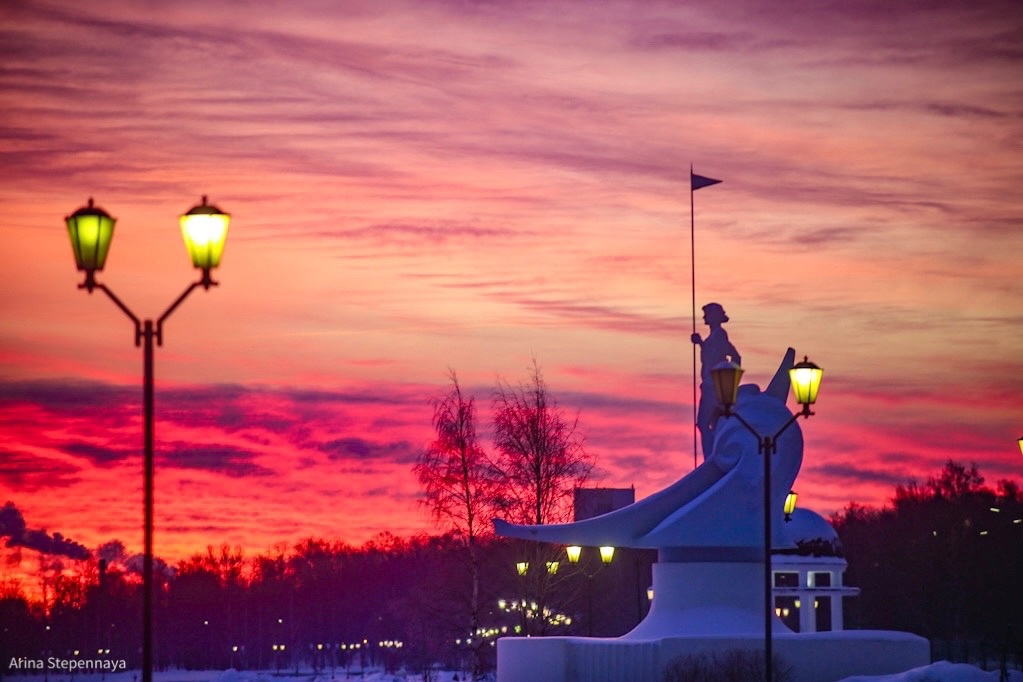 «Волшебный опыт»: известный фотограф показала огненно-красный рассвет в Петрозаводске 