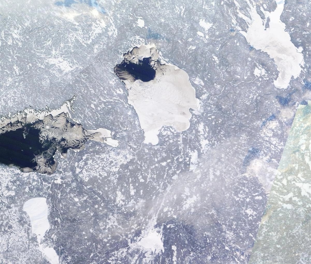Лютые морозы привели к редкому явлению на крупнейшем озере Карелии
