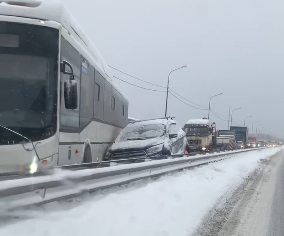 На ведущей в Карелию трассе произошло массовое ДТП