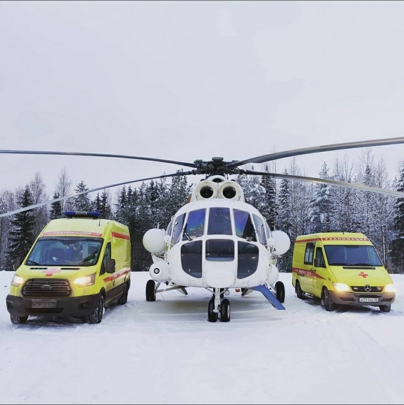 Вертолет санавиации эвакуировал шесть человек в Карелии