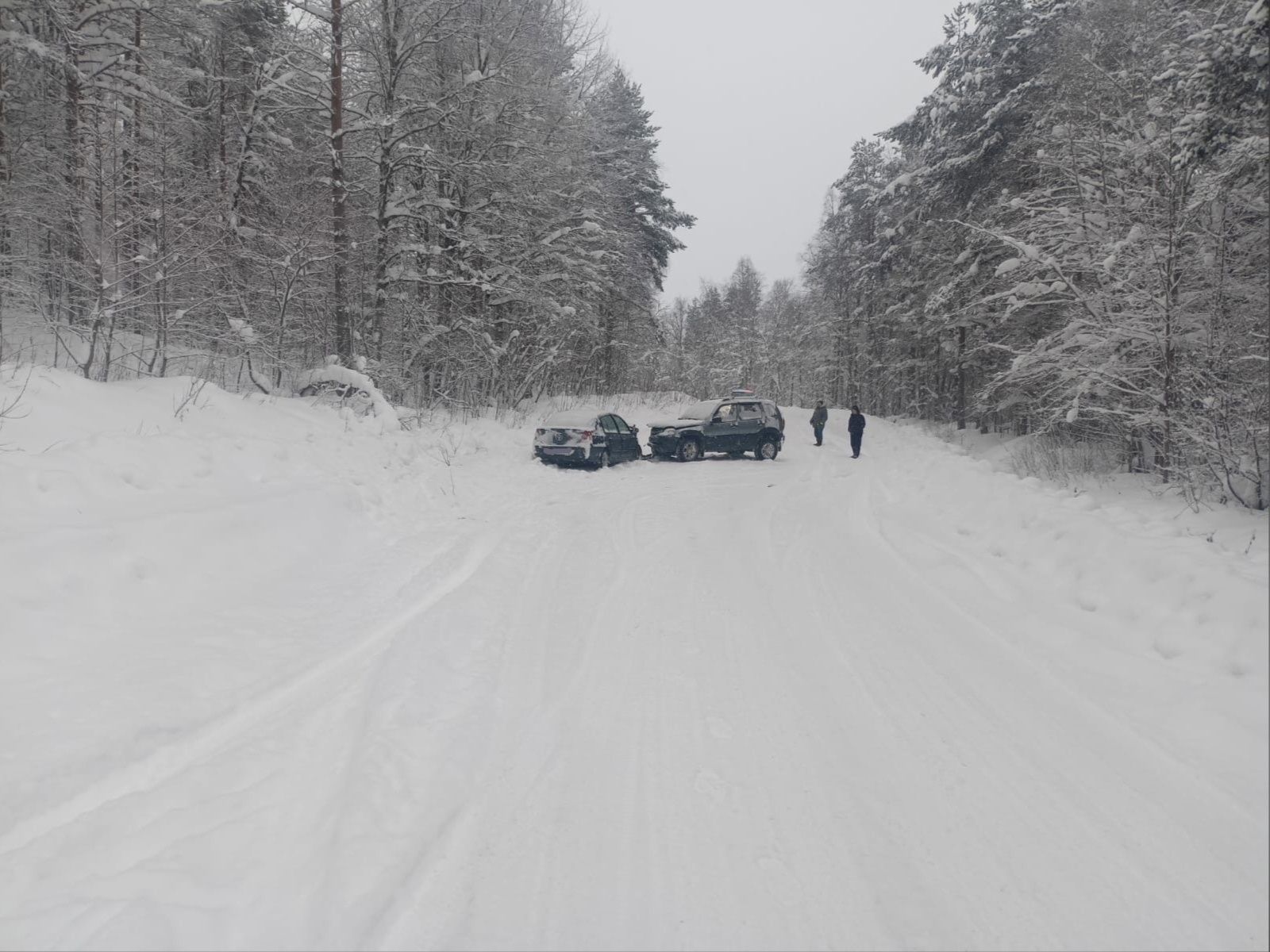 Водители встречных авто после столкновения отправили лечиться своих  пассажирок | СТОЛИЦА на Онего