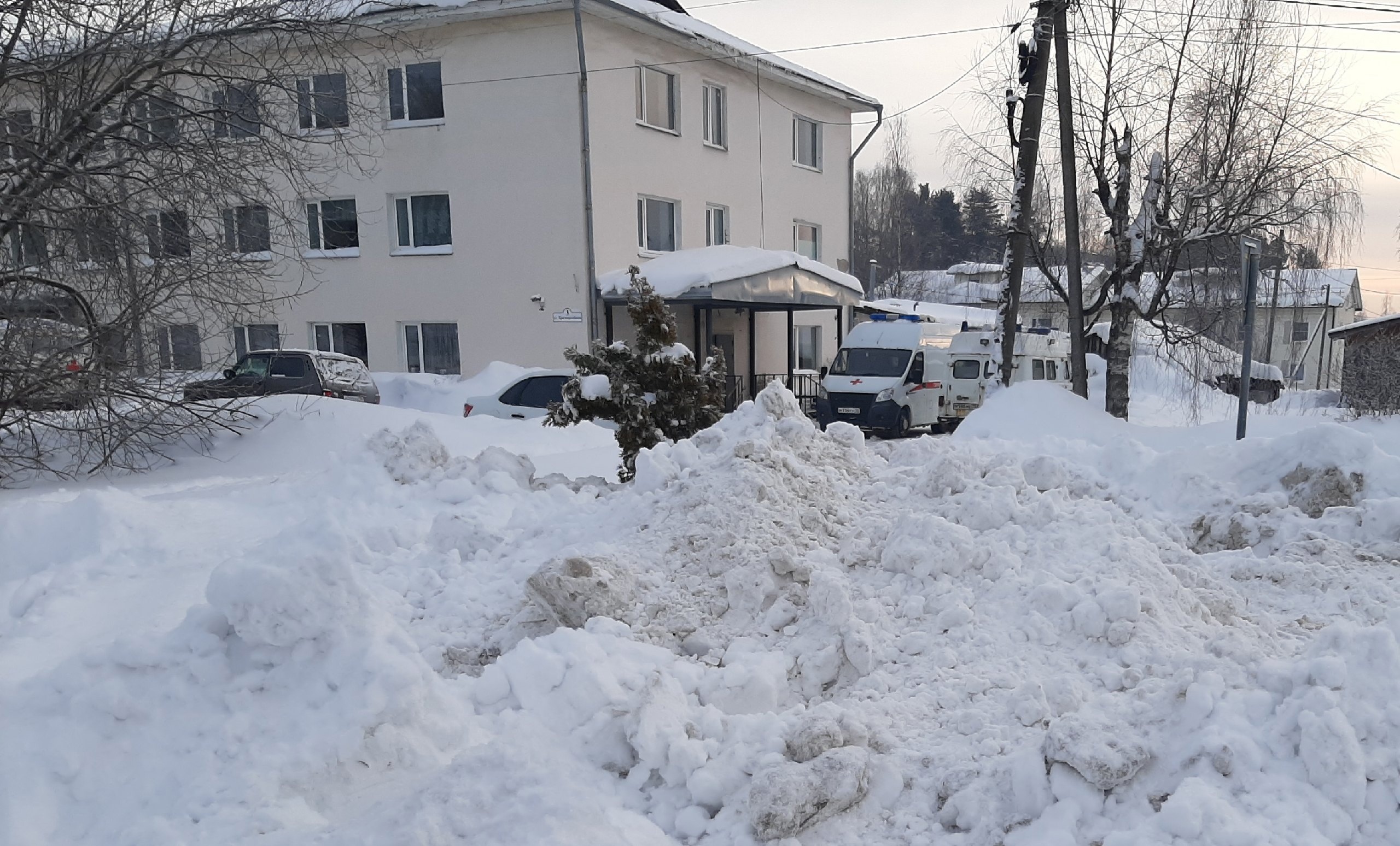 Жители Лахденпохьи раскритиковали качество уборки снега в городе