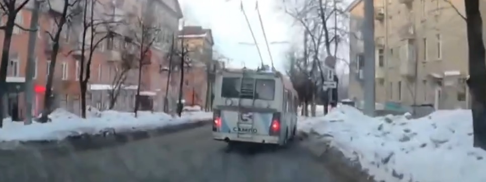 У троллейбуса, разбившего легковушки в центре Петрозаводска, могли отказать тормоза