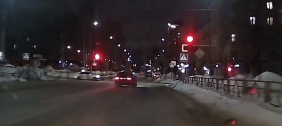 Появилось видео жёсткой аварии в Петрозаводске