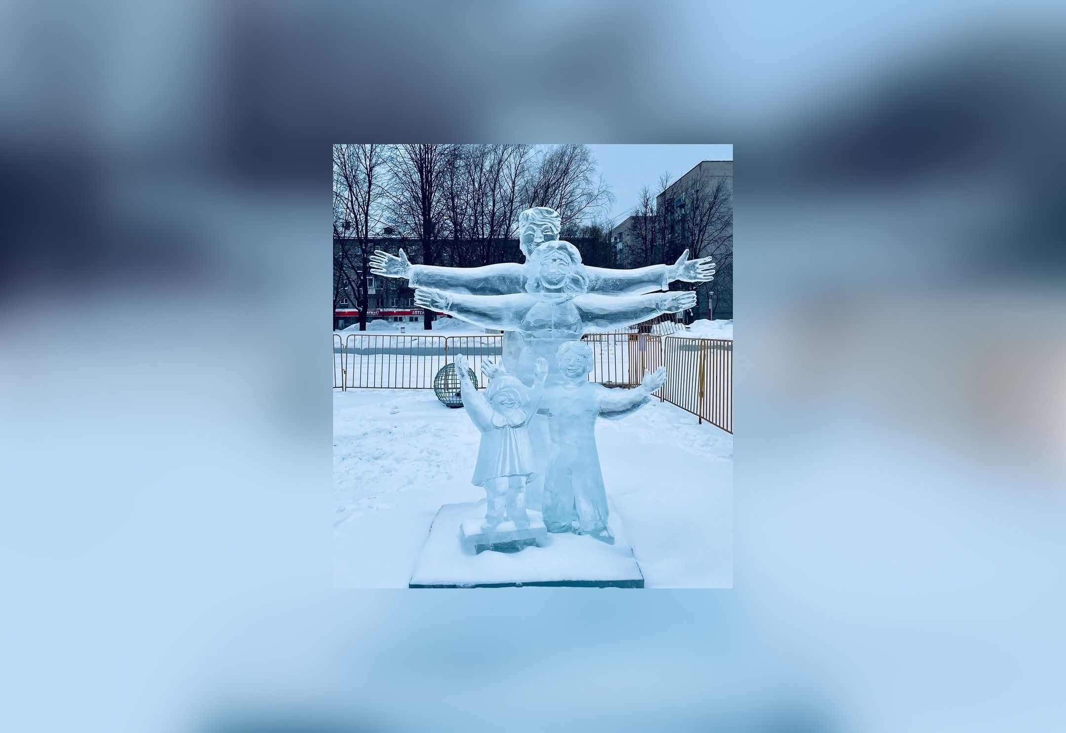 Олончане просят поддержать их работу на фестивале ледяных скульптур в Череповце