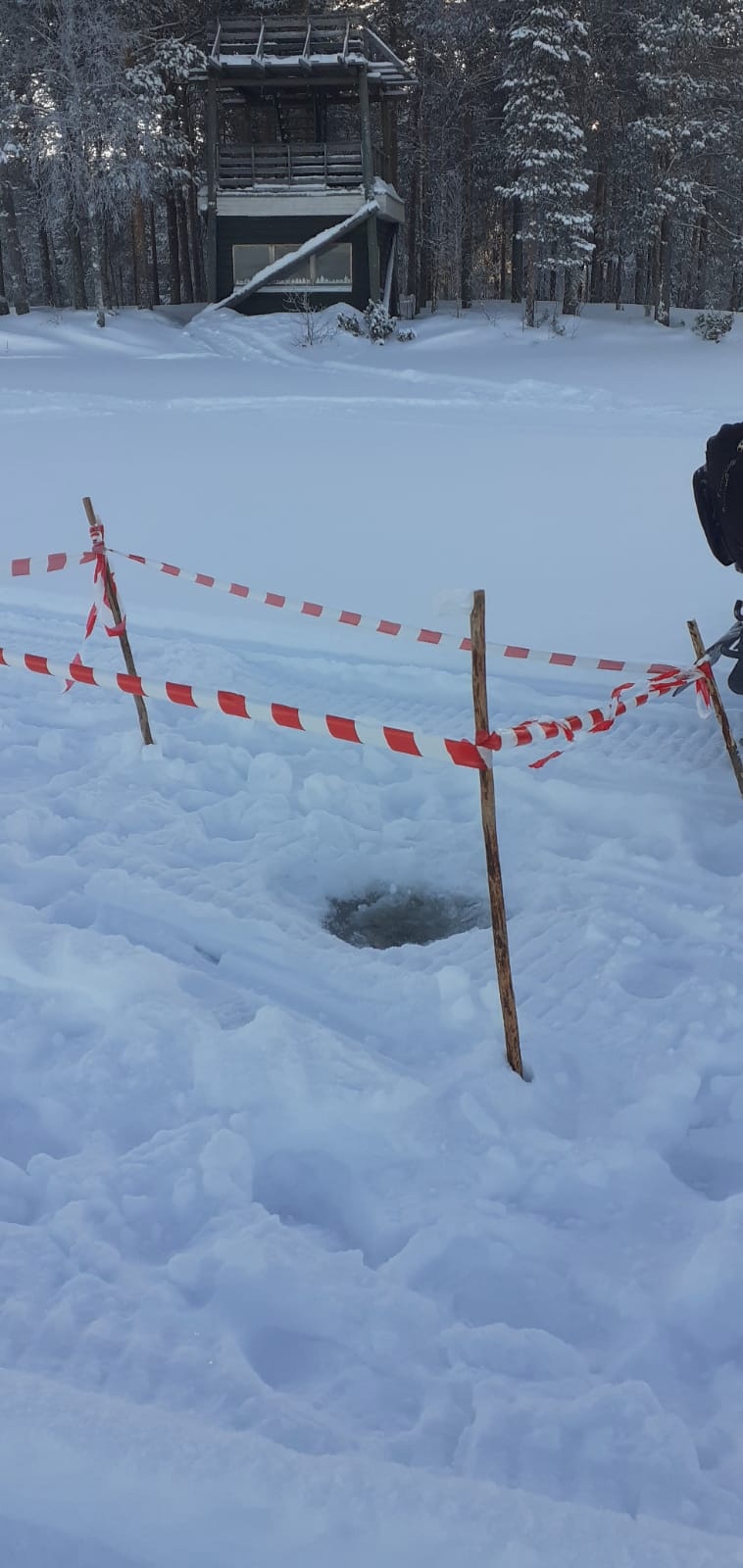 В Костомукше огородили опасное место на озере Контокки, где под лед провалился мужчина