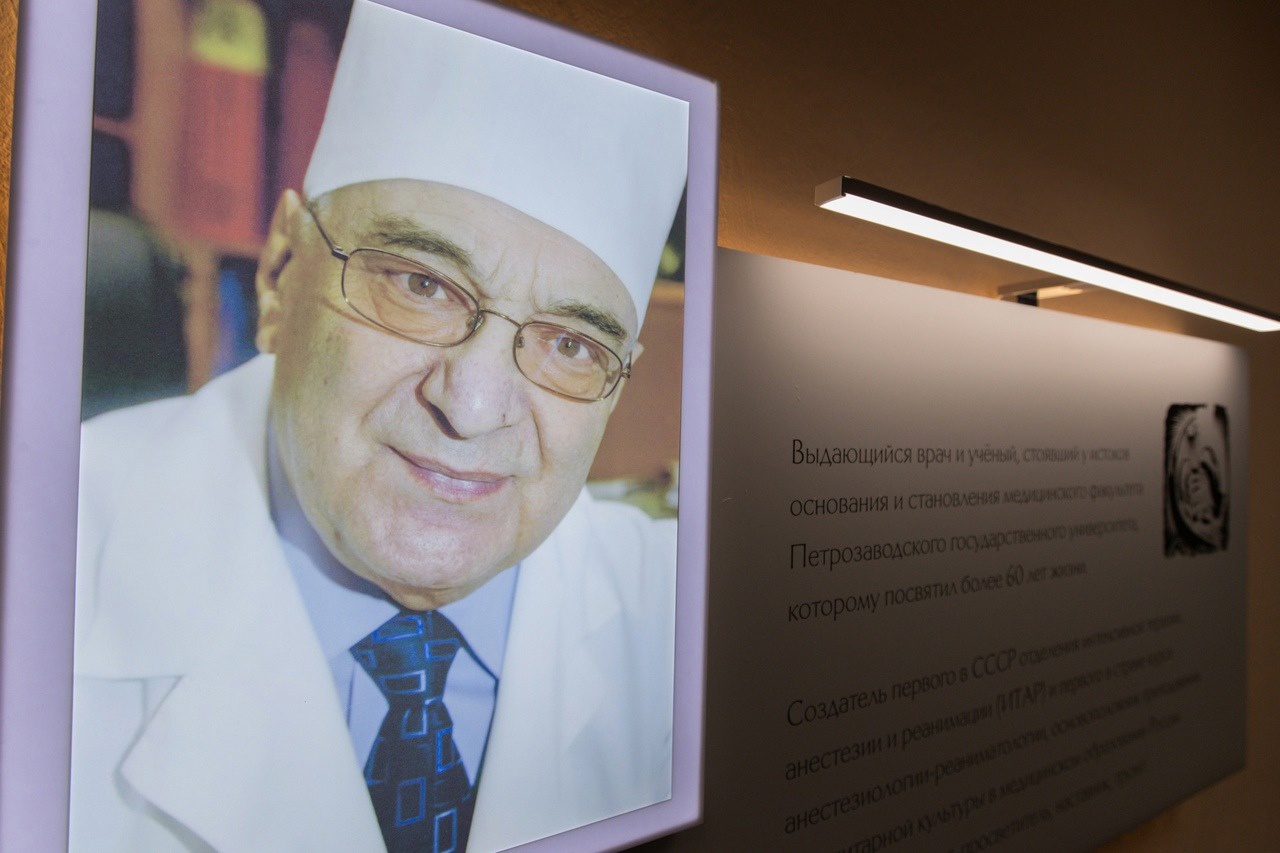 Шандалович принял участие в открытии мемориальной доски в память о легендарном Зильбере