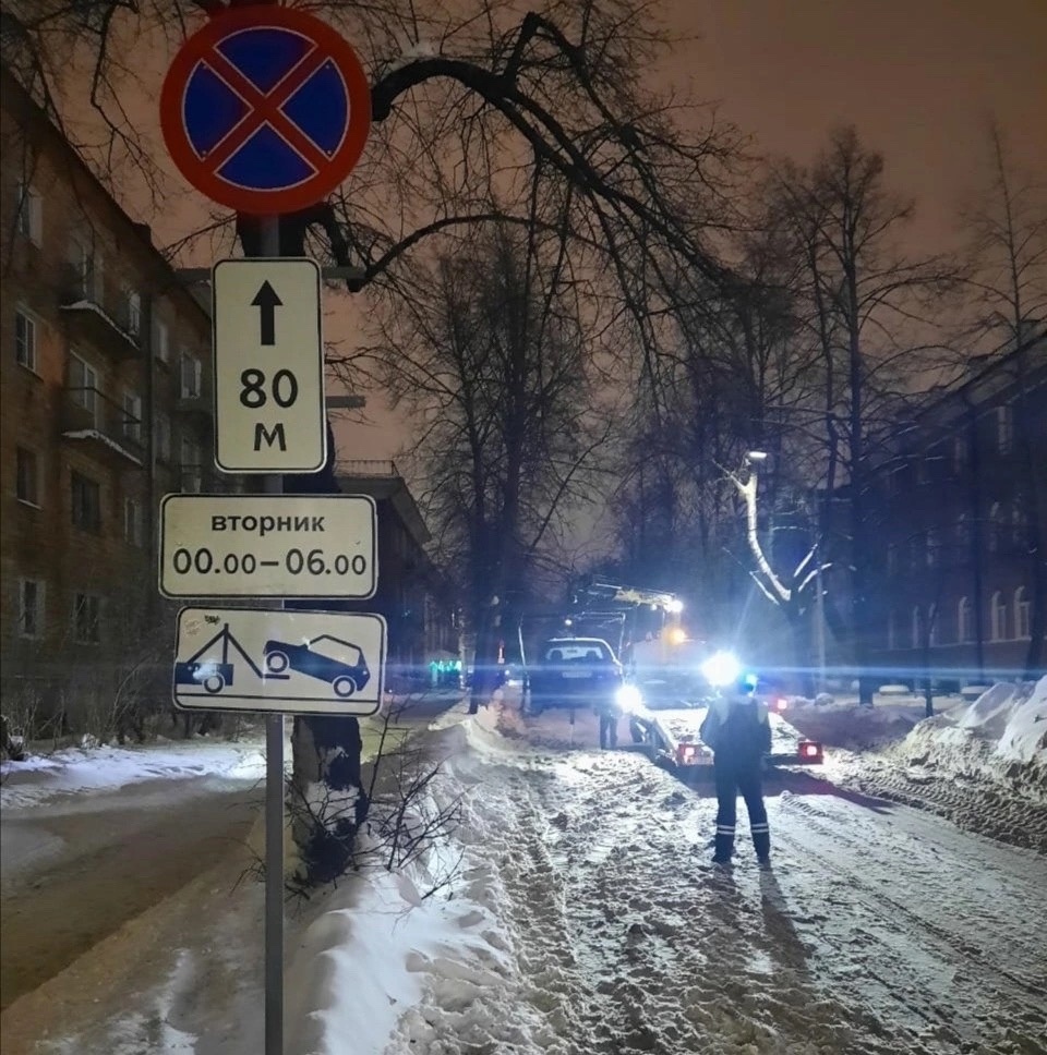 В ГИБДД Петрозаводска предупредили, с каких улиц убрать автомобили на ночь 