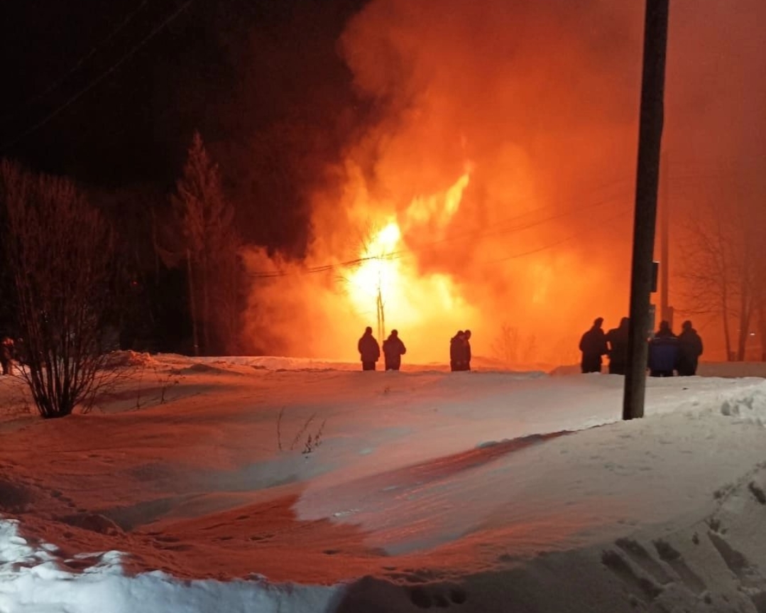 Страшный пожар уничтожил многоквартирный дом в Карелии