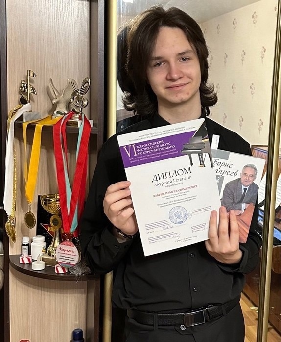 Юный музыкант из Петрозаводска стал лауреатом всероссийского фестиваля-конкурса по курсу фортепиано