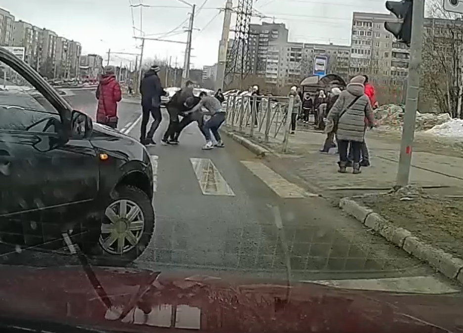 Полиция Петрозаводска установила зачинщиков драки на дороге, которые сломали нос автомобилисту 