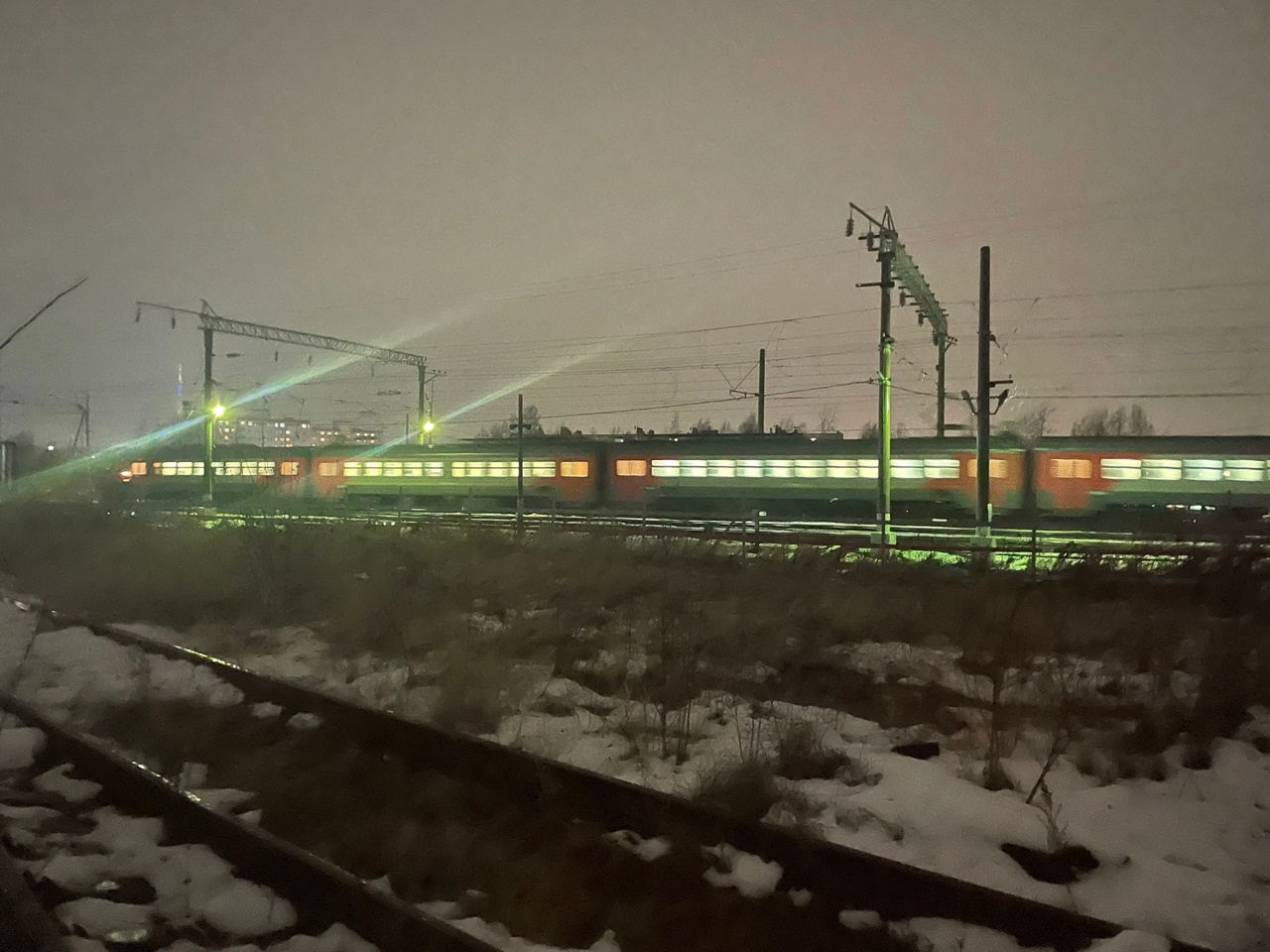 Пьяных дебоширов сняли с поезда на железнодорожных станциях в Карелии 