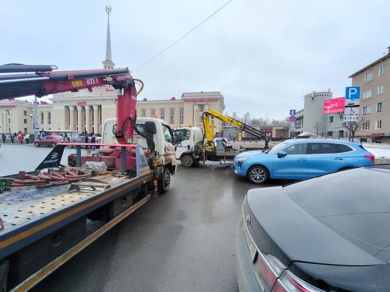 Водителям Петрозаводска напомнили о запрете стоянки в одном из районов