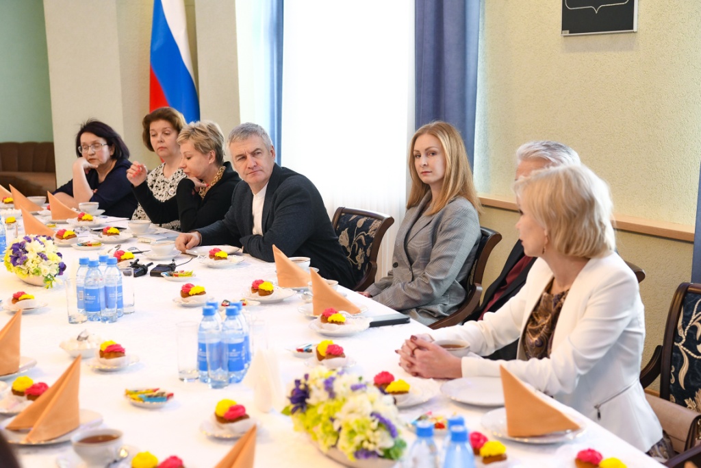 Глава республики в преддверии 8 марта встретился с семьями участников СВО 