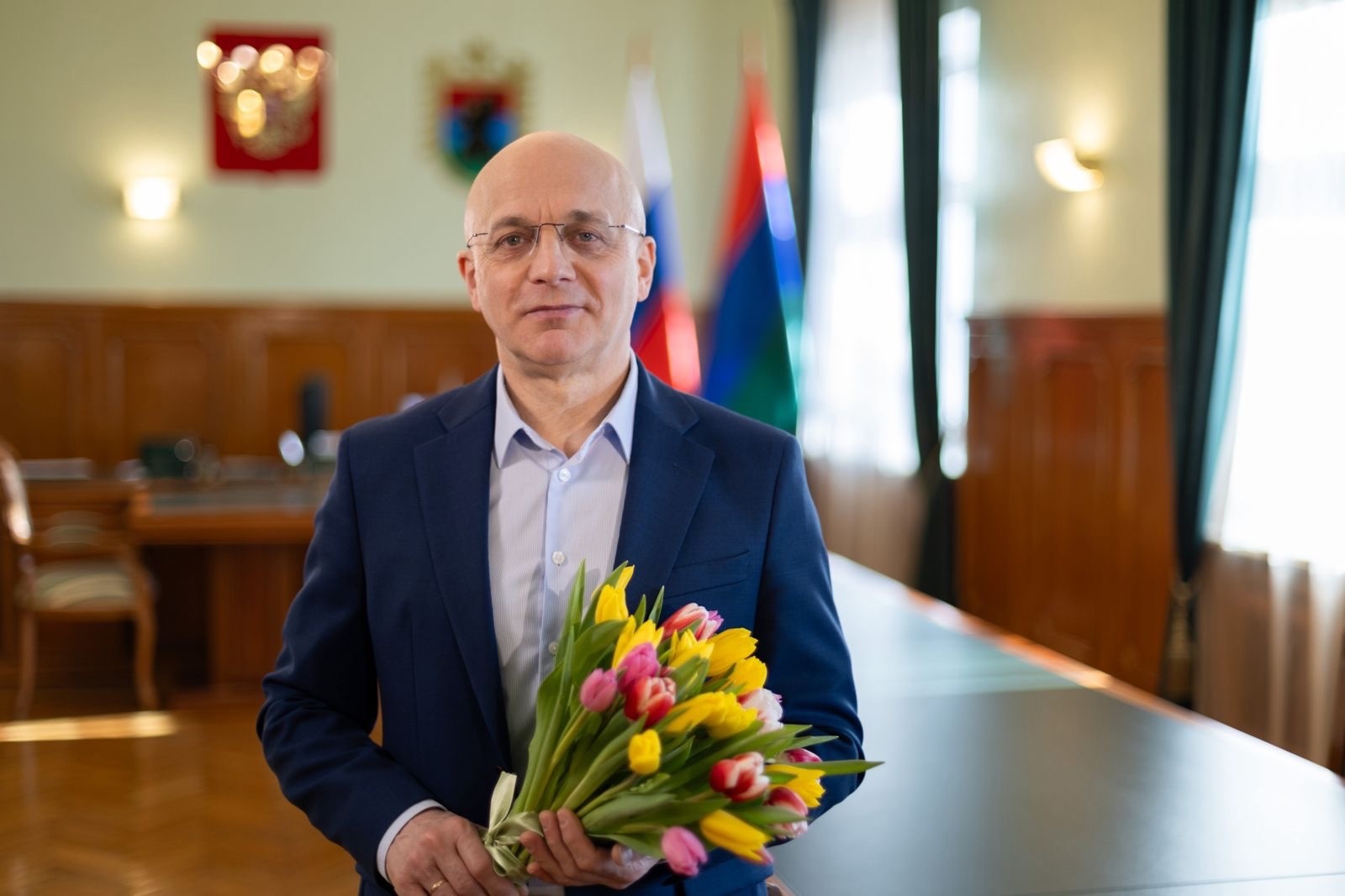 Шандалович поздравил жительниц Карелии с 8 марта