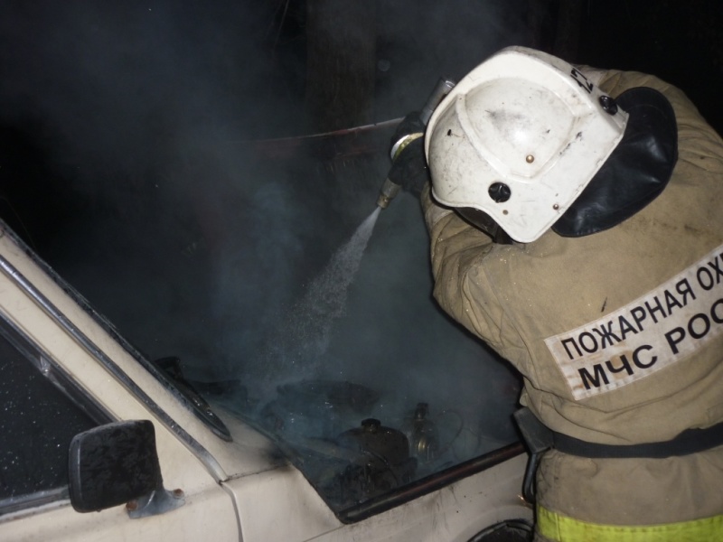 Автомобиль загорелся в одном из районов Петрозаводска