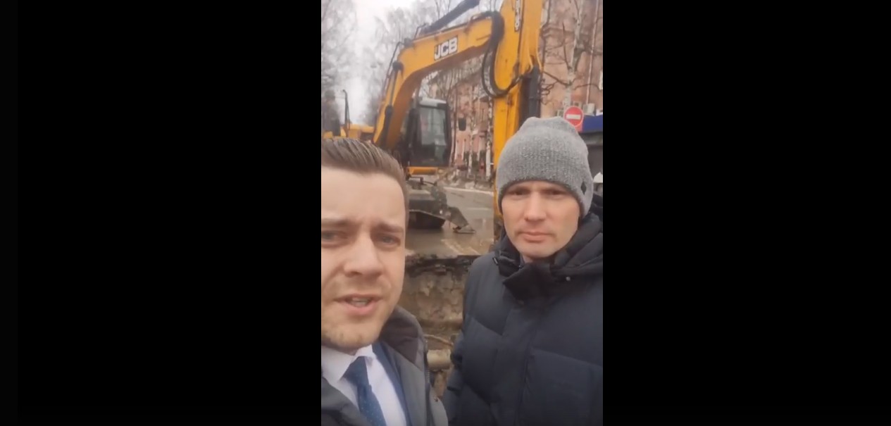 В центре Петрозаводска из-за внезапного прорыва водопровода сняли асфальт