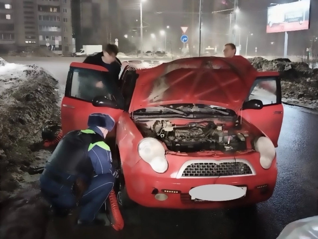 В Петрозаводске помощь вовремя подоспела к водителю на китайской машине