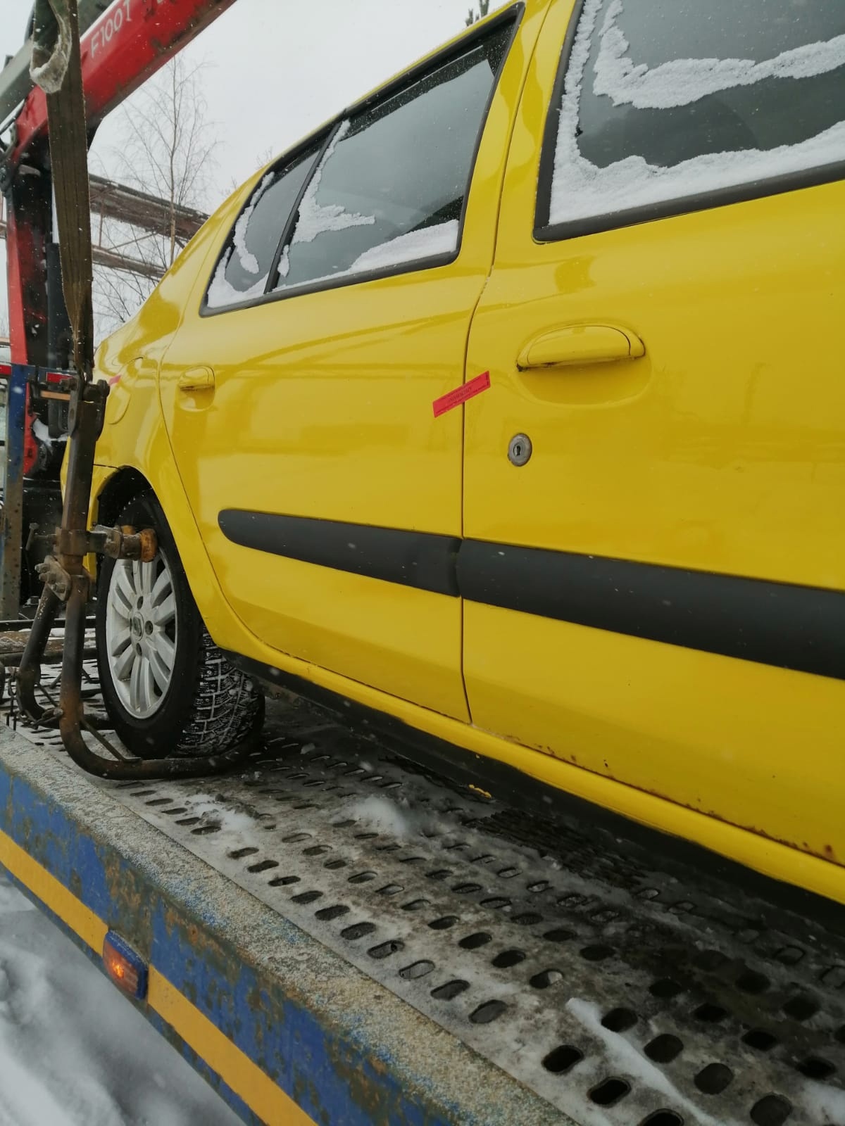 В Петрозаводске приставы забрали автомобиль у задолжавшего налоги предпринимателя