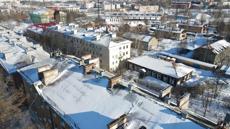 Беспилотник искал сосульки на крышах домов в центре Петрозаводска