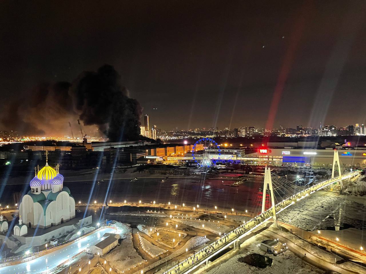 Людей расстреливают в концертном комплексе в Москве