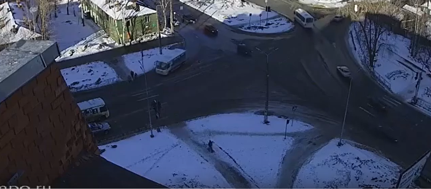 Госавтоинспекция Петрозаводска нашла водителя проехавшей на красный свет маршрутки
