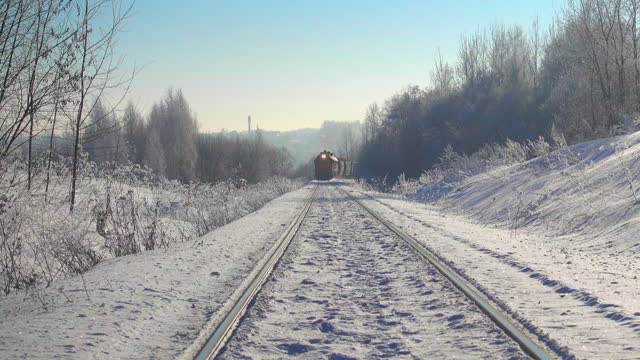 Поезд снес снегоход, выехавший на пути в одном из районов Карелии