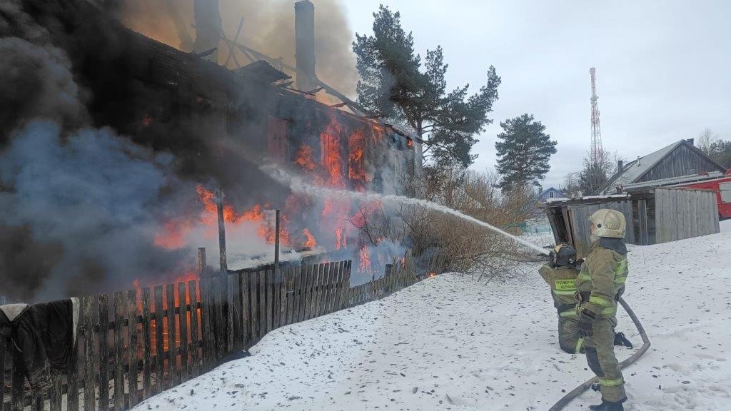 Появились фото масштабного пожара в пригороде Петрозаводска