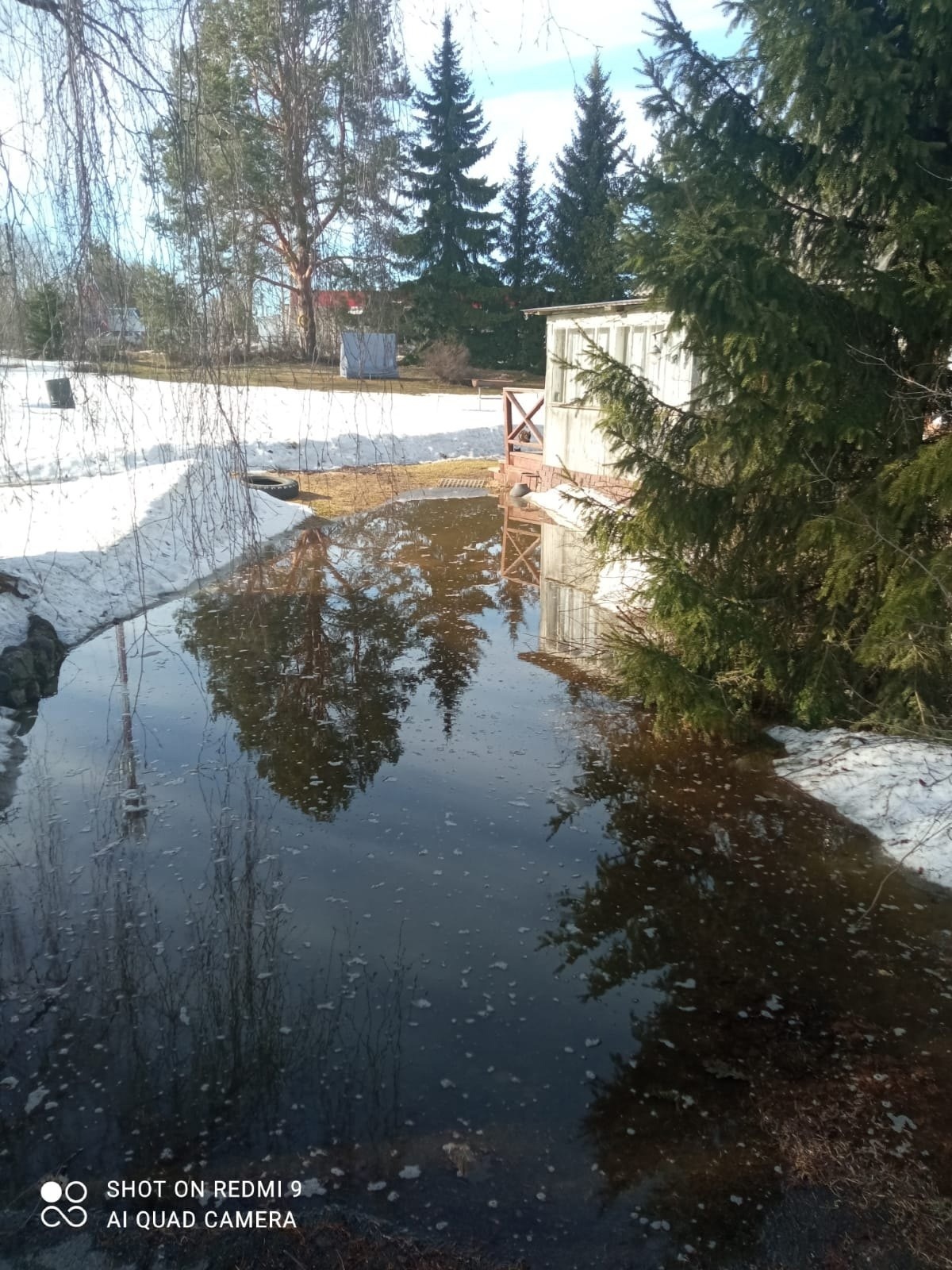 Пожарные 5 часов спасали дом культуры от затопления в одном из районов Карелии