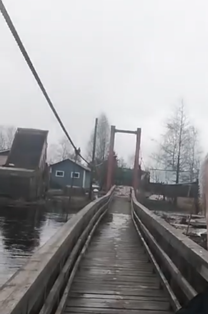 В поселке Пряжинского района из-за подтопления закрыли мост 