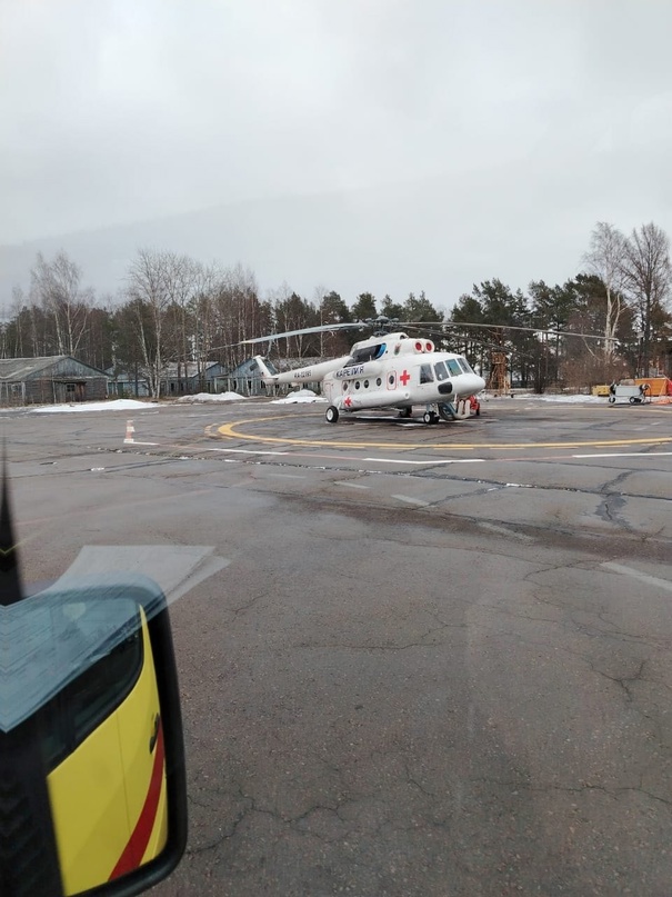 Вертолет доставил беременную пациентку из Костомукши в Петрозаводск