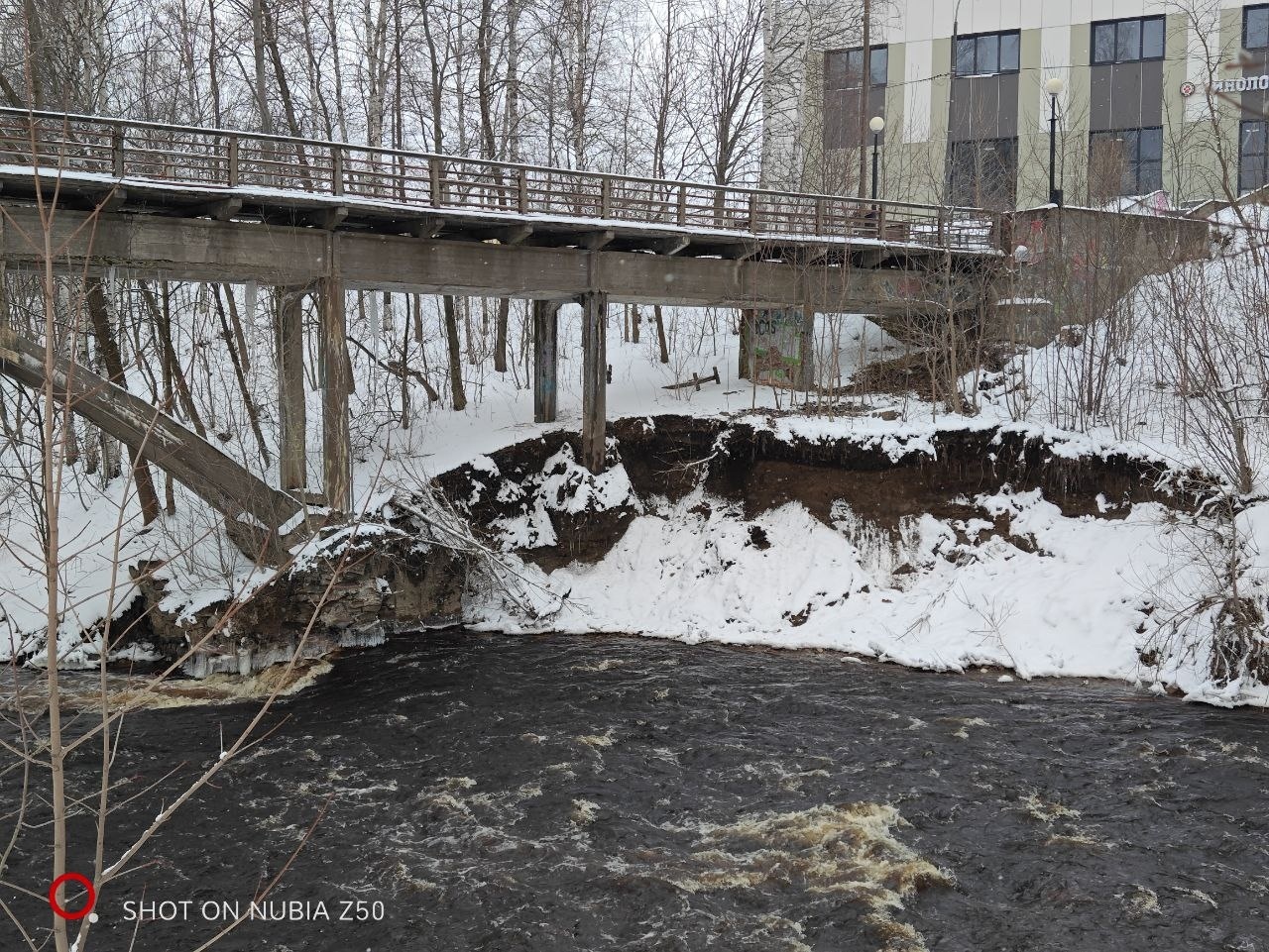 Горожане обеспокоены тем, что может рухнуть один из мостов в центре Петрозаводска