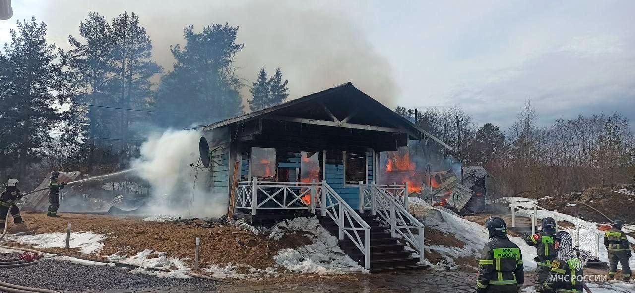 В частном доме в поселке Западное Кончезеро произошел пожар