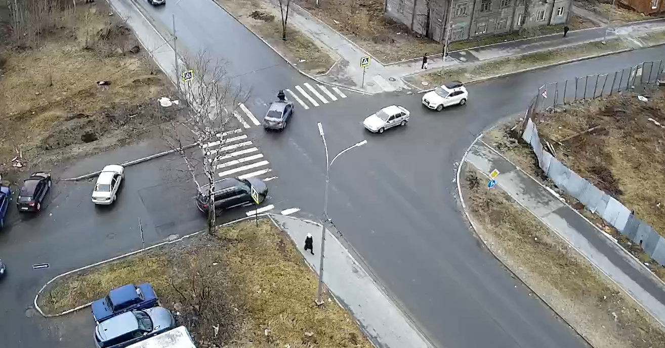 Автомобиль сбил пешехода на «зебре» в центре Петрозаводска