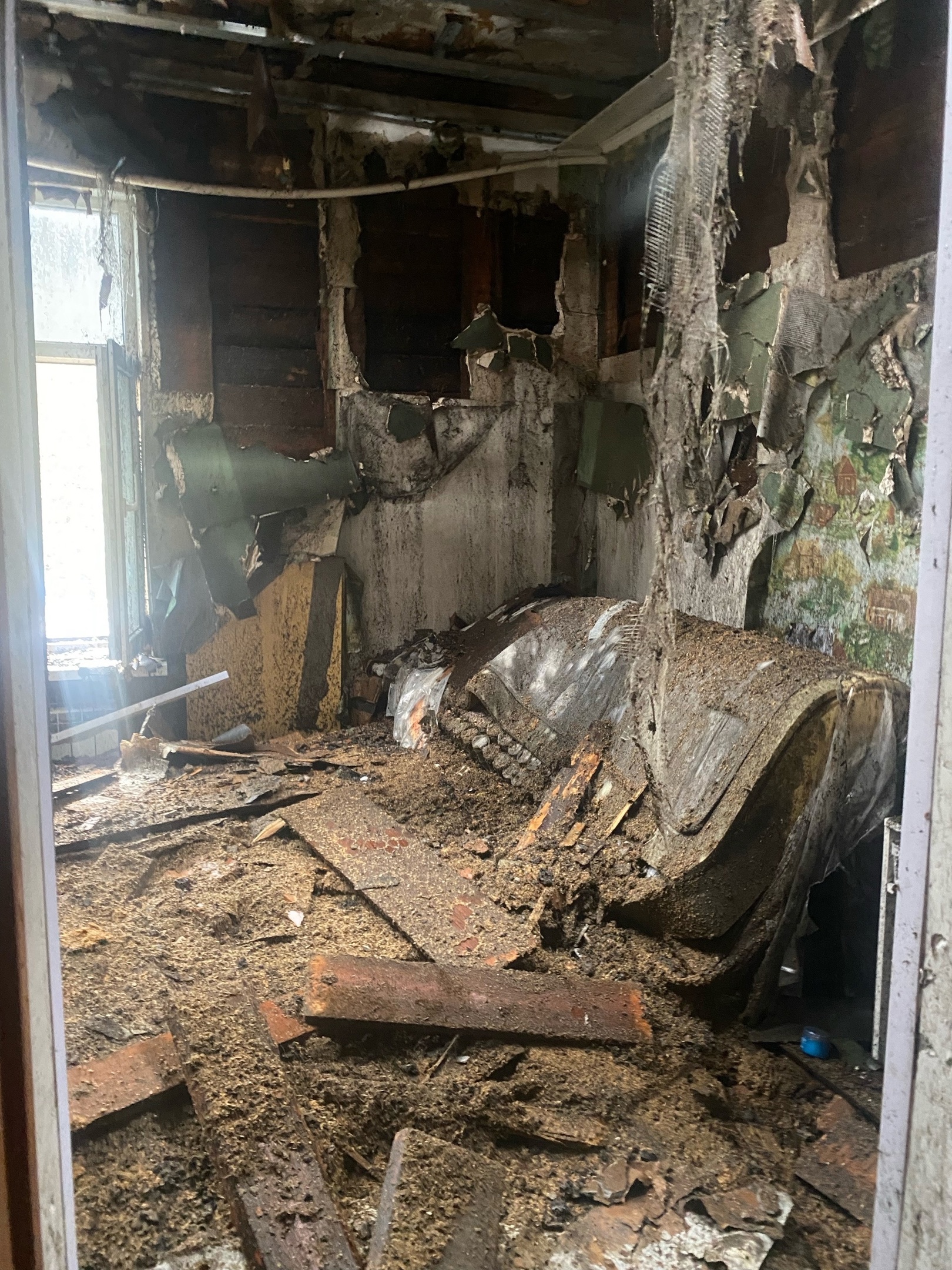 Погорельцам, чью квартиру в Прионежье полностью уничтожил ночной пожар, нужна помощь