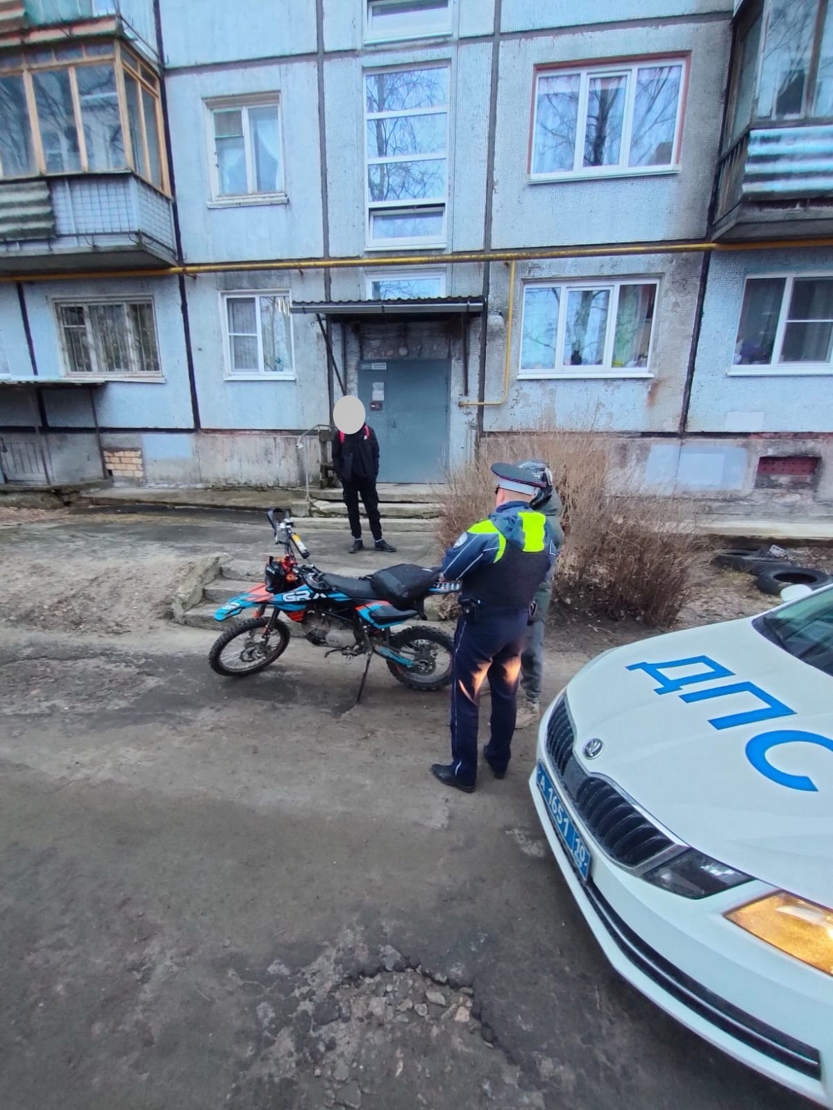 В Петрозаводске 18-летний мотоциклист рассекал по дороге без прав