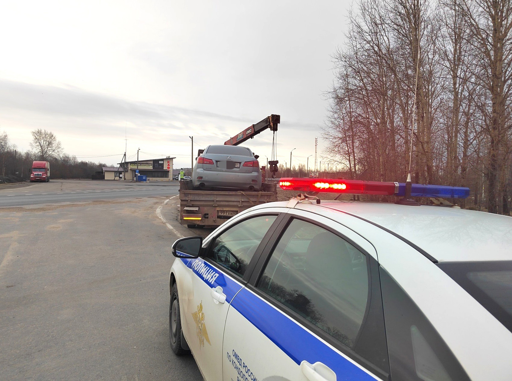 Автоледи без прав пошла на обгон в запрещенном месте на трассе в Карелии и  оказалась в кювете | СТОЛИЦА на Онего