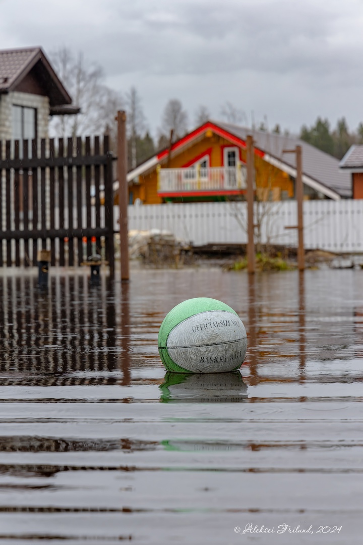 Не утонет в речке мяч: в Карелии затопило Шуйскую Слободу
