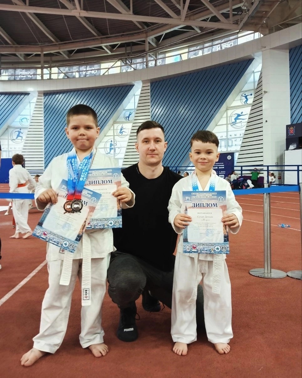 Три медали привезли юные спортсмены с соревнований по всестилевому карате