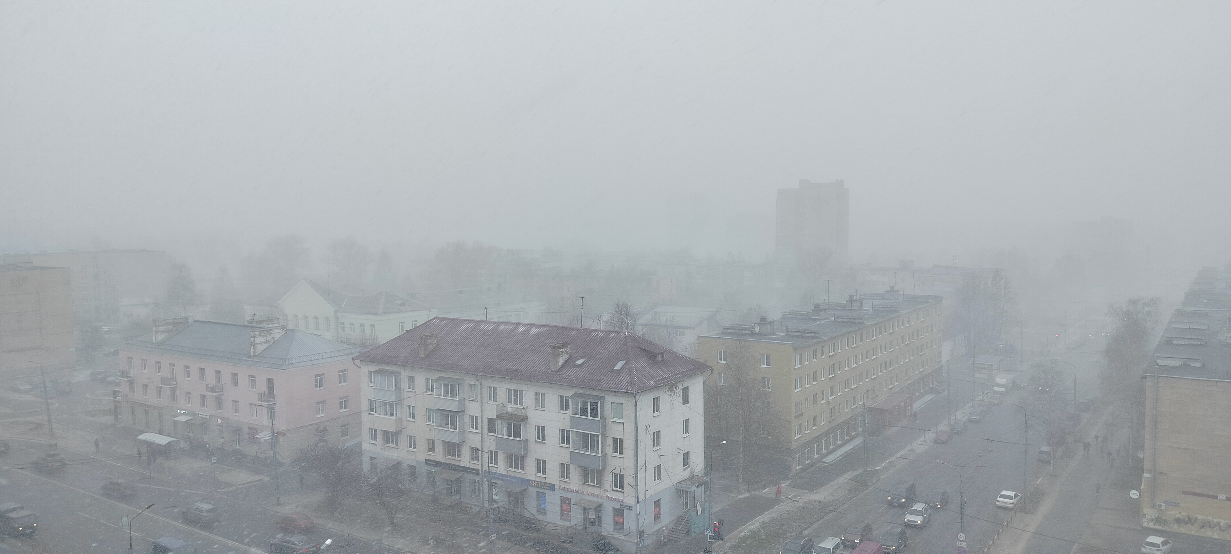 Мощный снегопад накрыл Петрозаводск