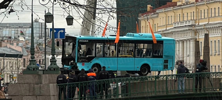 Несколько миллионов рублей: хозяев рухнувшего в реку автобуса регулярно штрафовали
